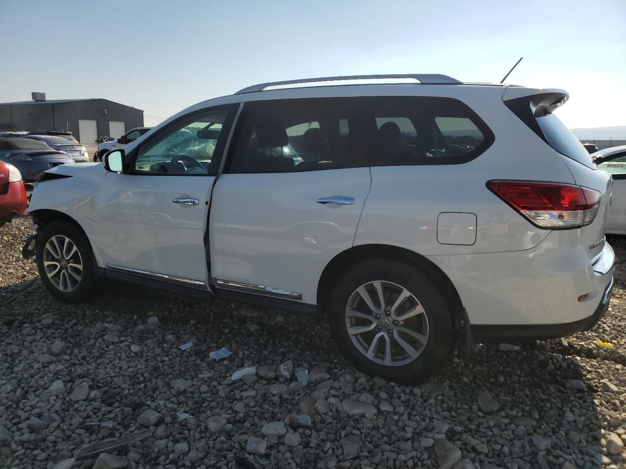 2014 Nissan Pathfinder - Image 2