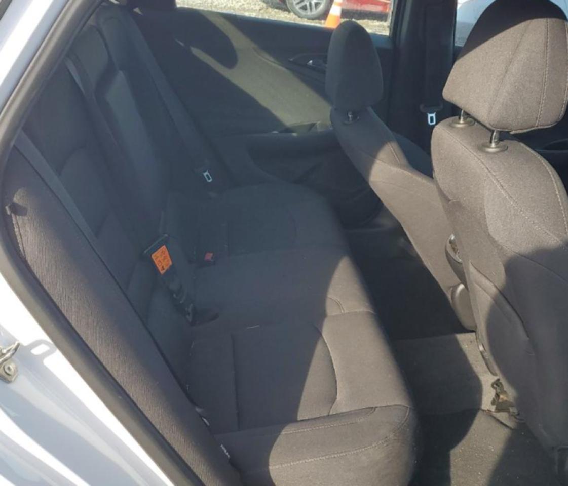 2019 Chevrolet Malibu - Image 10