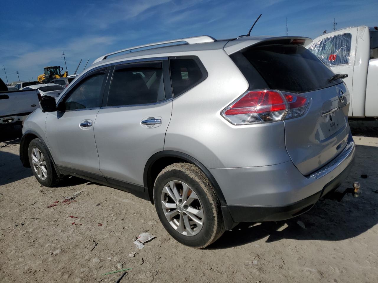 2016 Nissan Rogue - Image 2