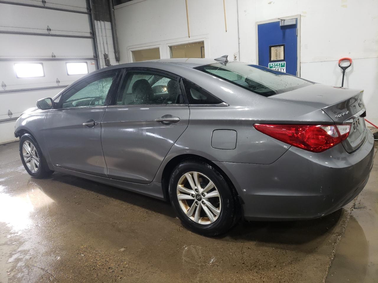 2013 Hyundai Sonata - Image 2