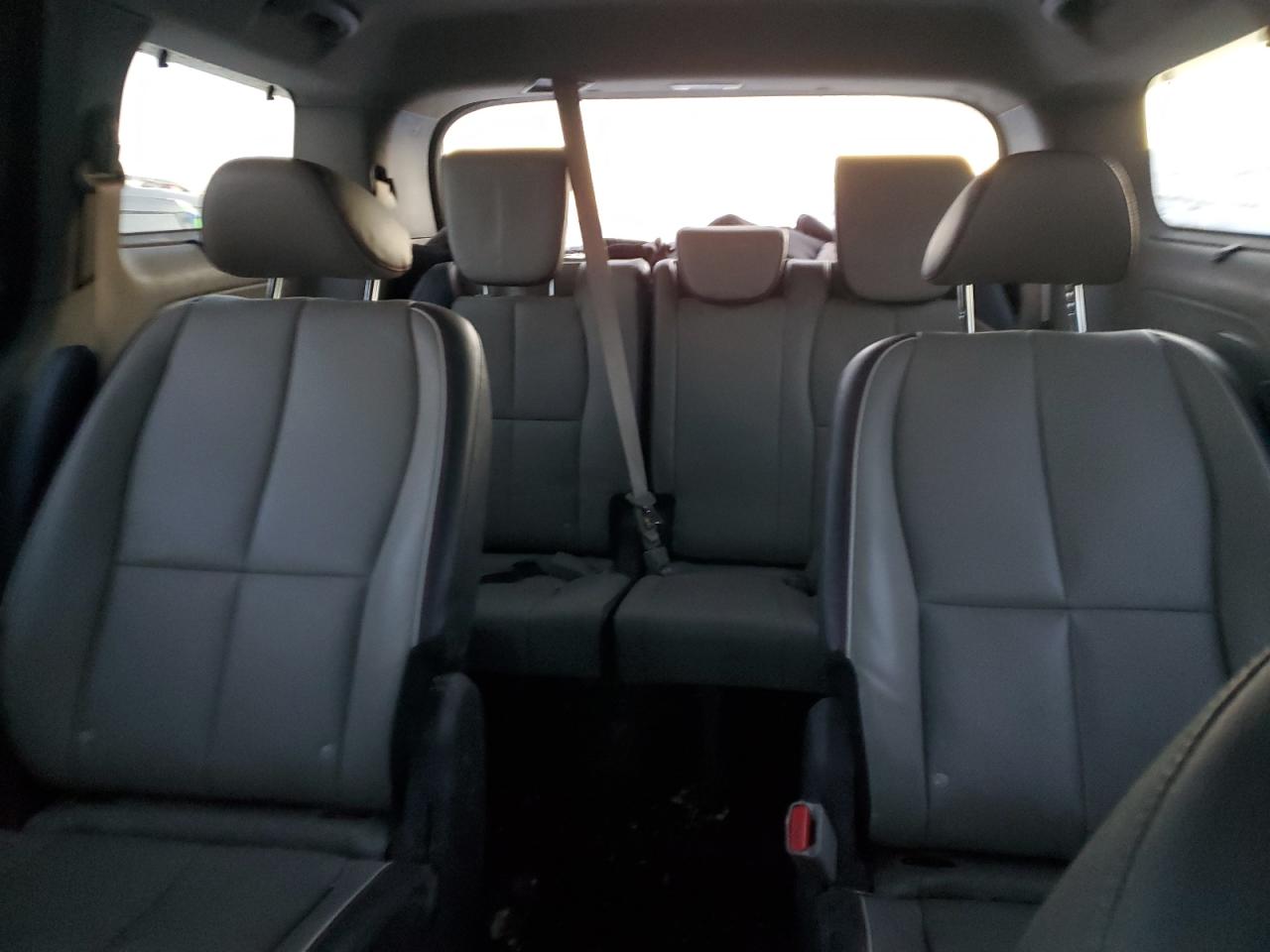 2018 Kia Sedona - Image 10