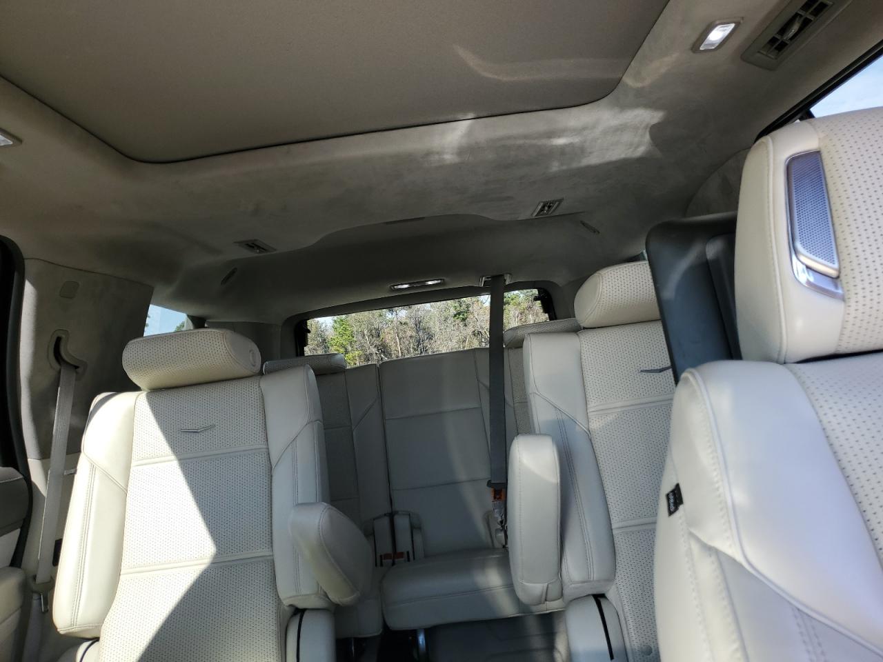 2021 Cadillac Escalade - Image 10