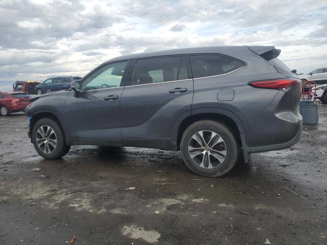 2020 Toyota Highlander - Image 2