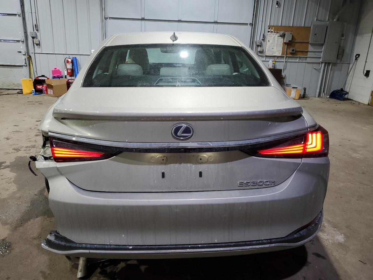 2022 Lexus ES - Image 6