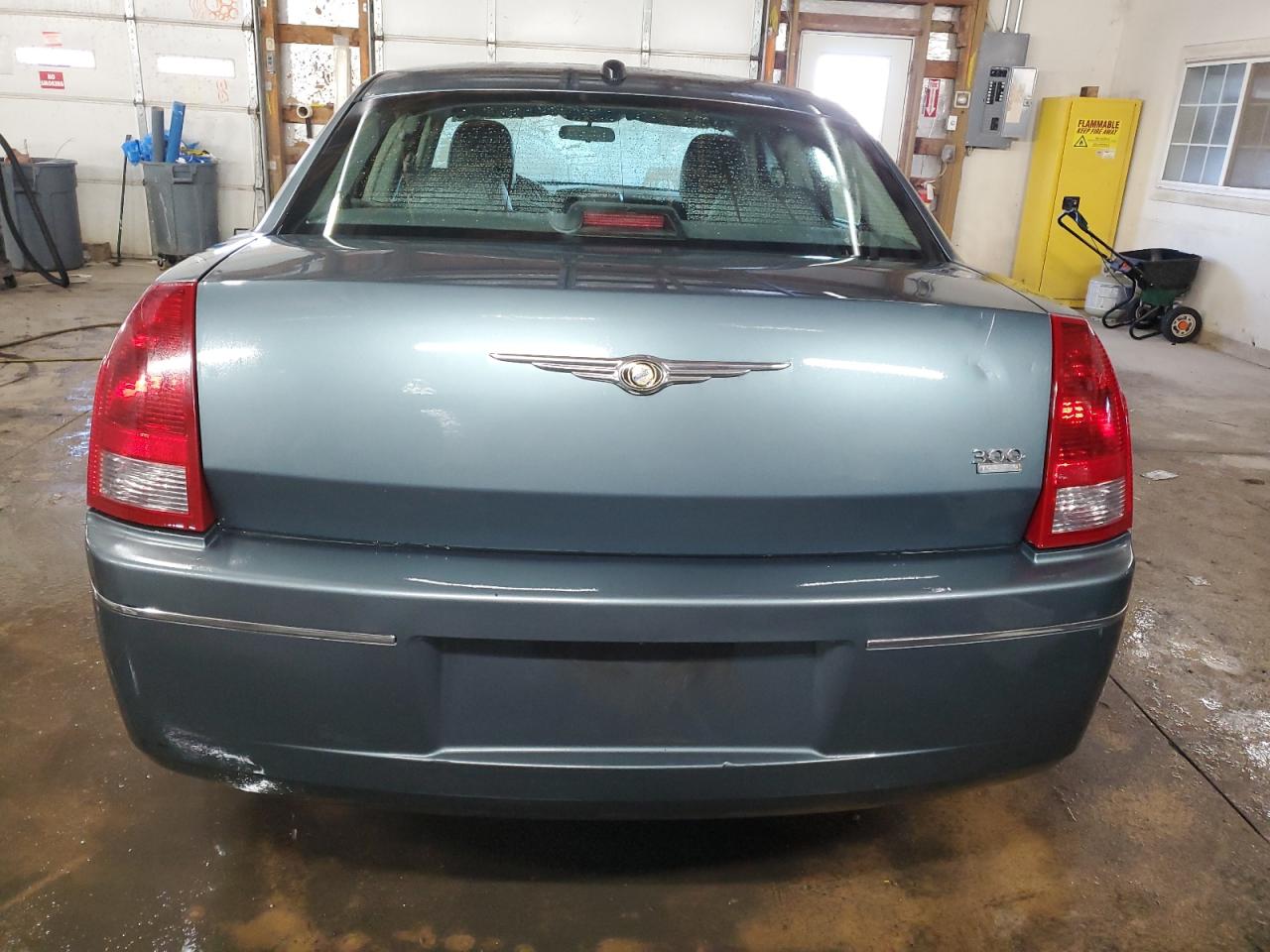 2005 Chrysler 300 - Image 6