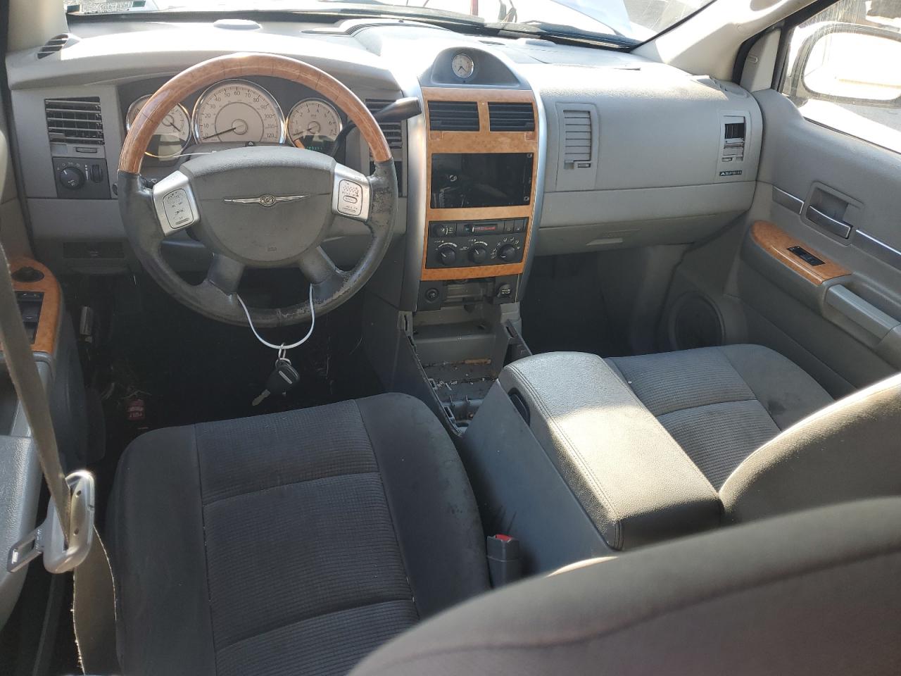 2008 Chrysler Aspen - Image 8