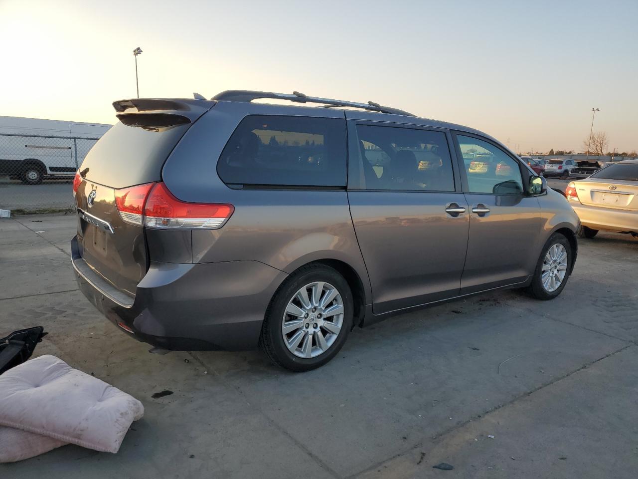 2011 Toyota Sienna - Image 3