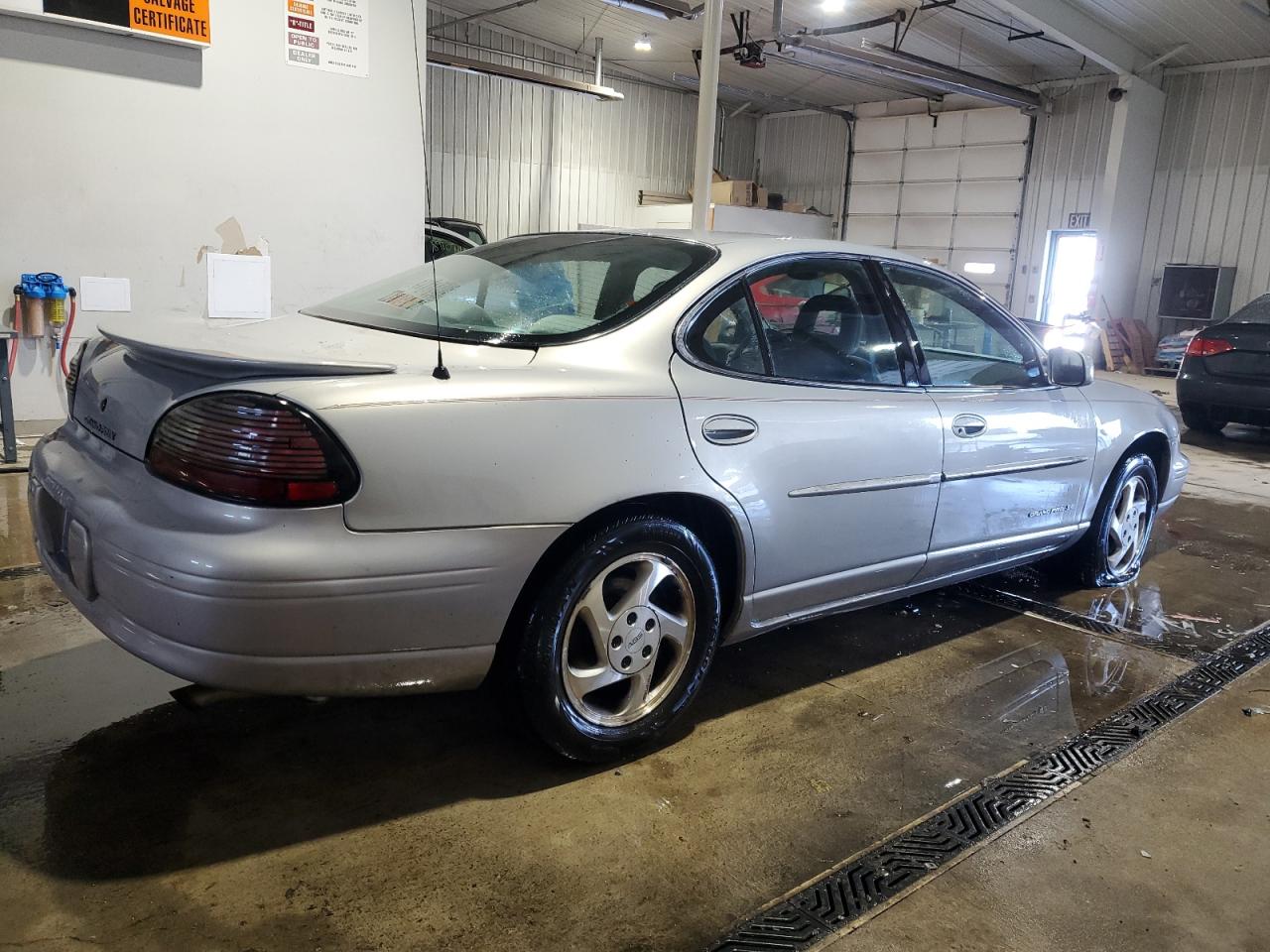 1998 Pontiac Grand Prix - Image 3