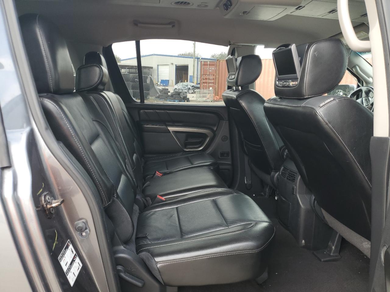 2015 Nissan Armada - Image 11