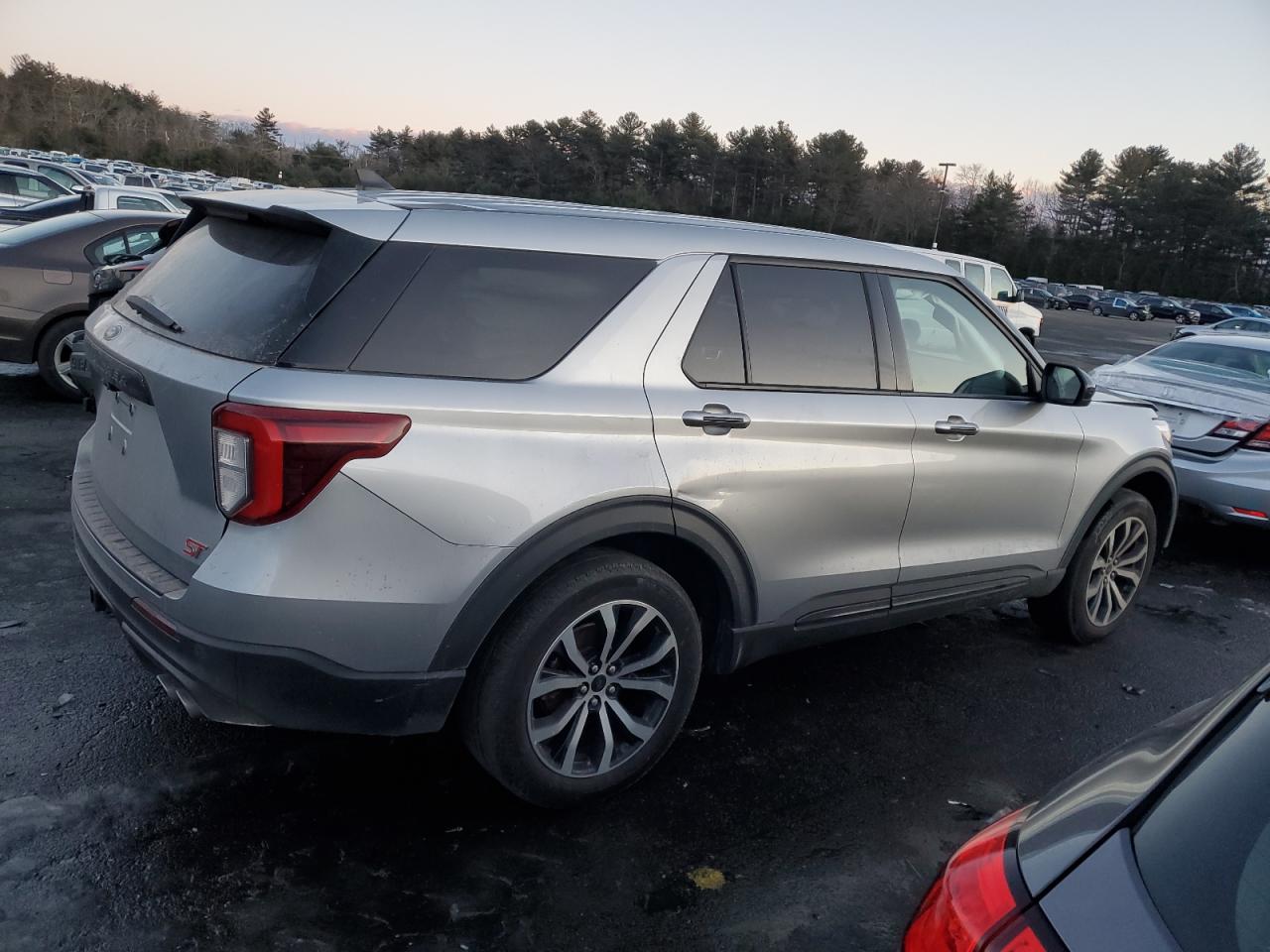 2022 Ford Explorer - Image 3
