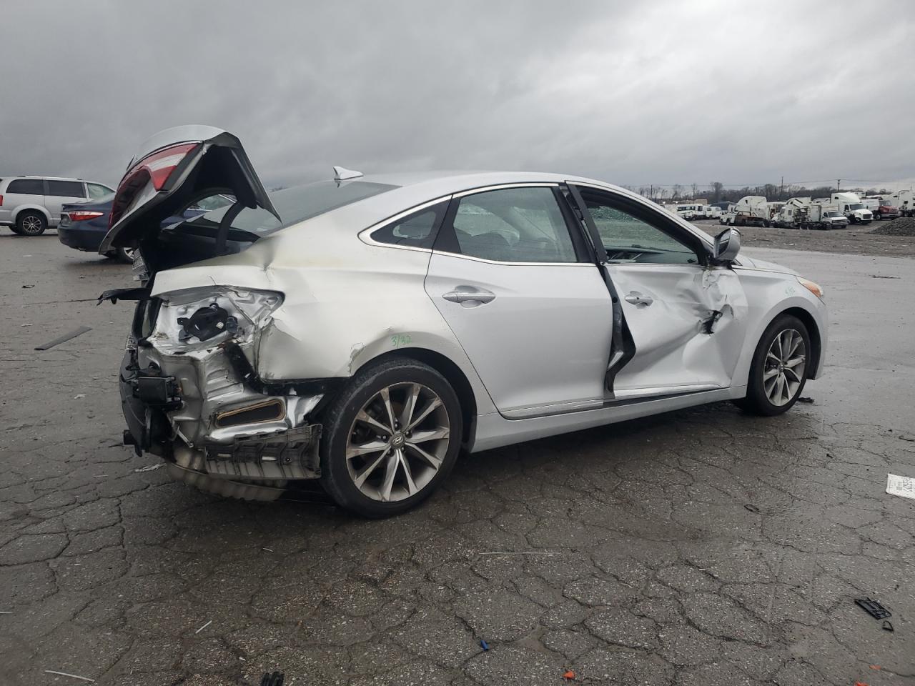 2016 Hyundai Azera - Image 3