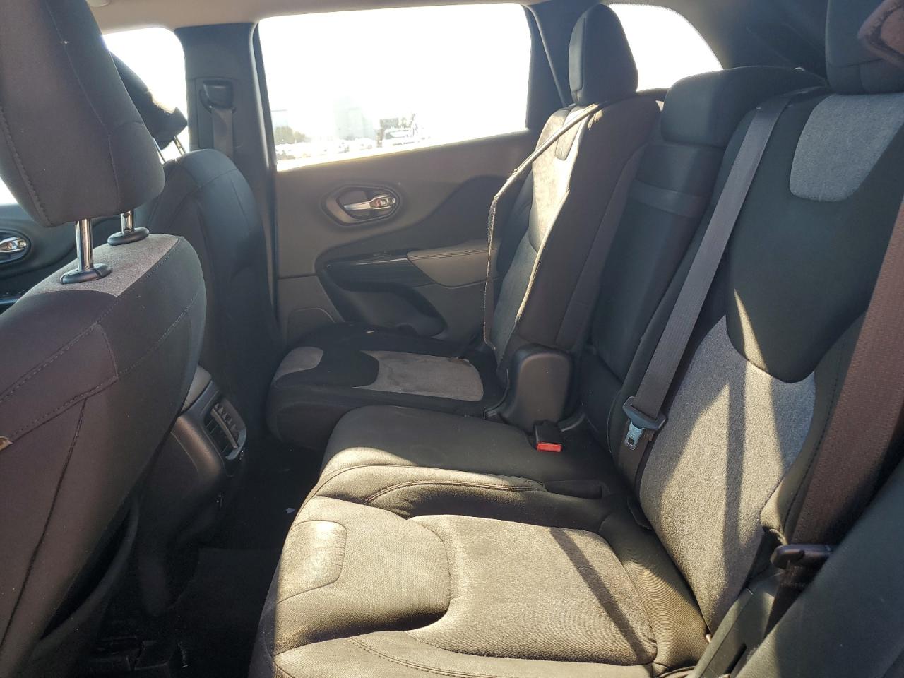 2014 Jeep Grand Cherokee - Image 11