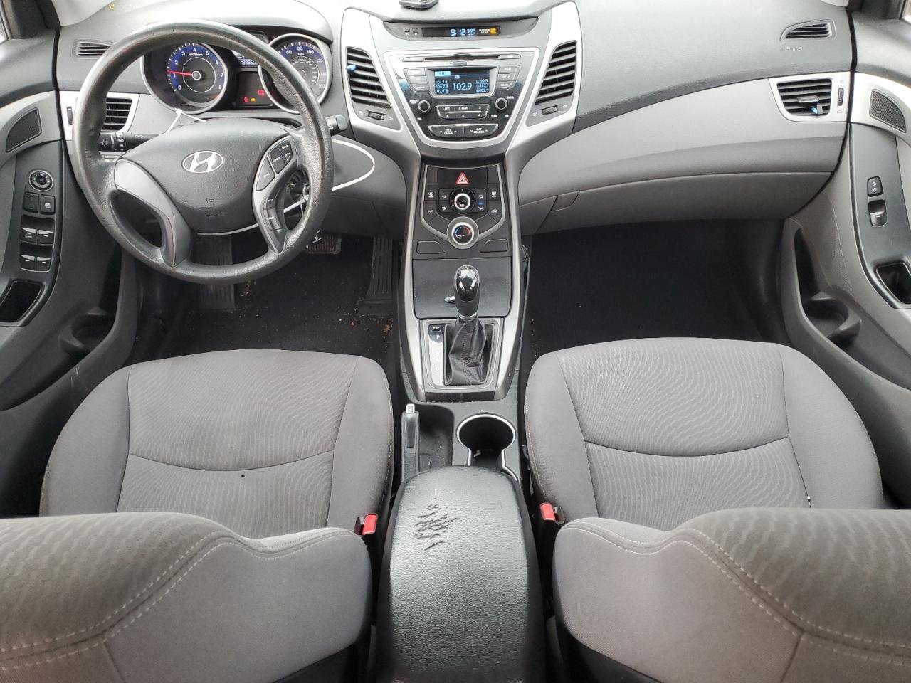 2016 Hyundai Elantra - Image 8