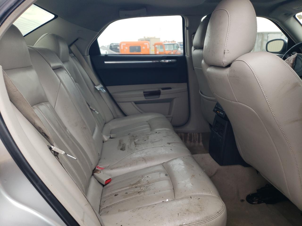 2006 Chrysler 300 - Image 11