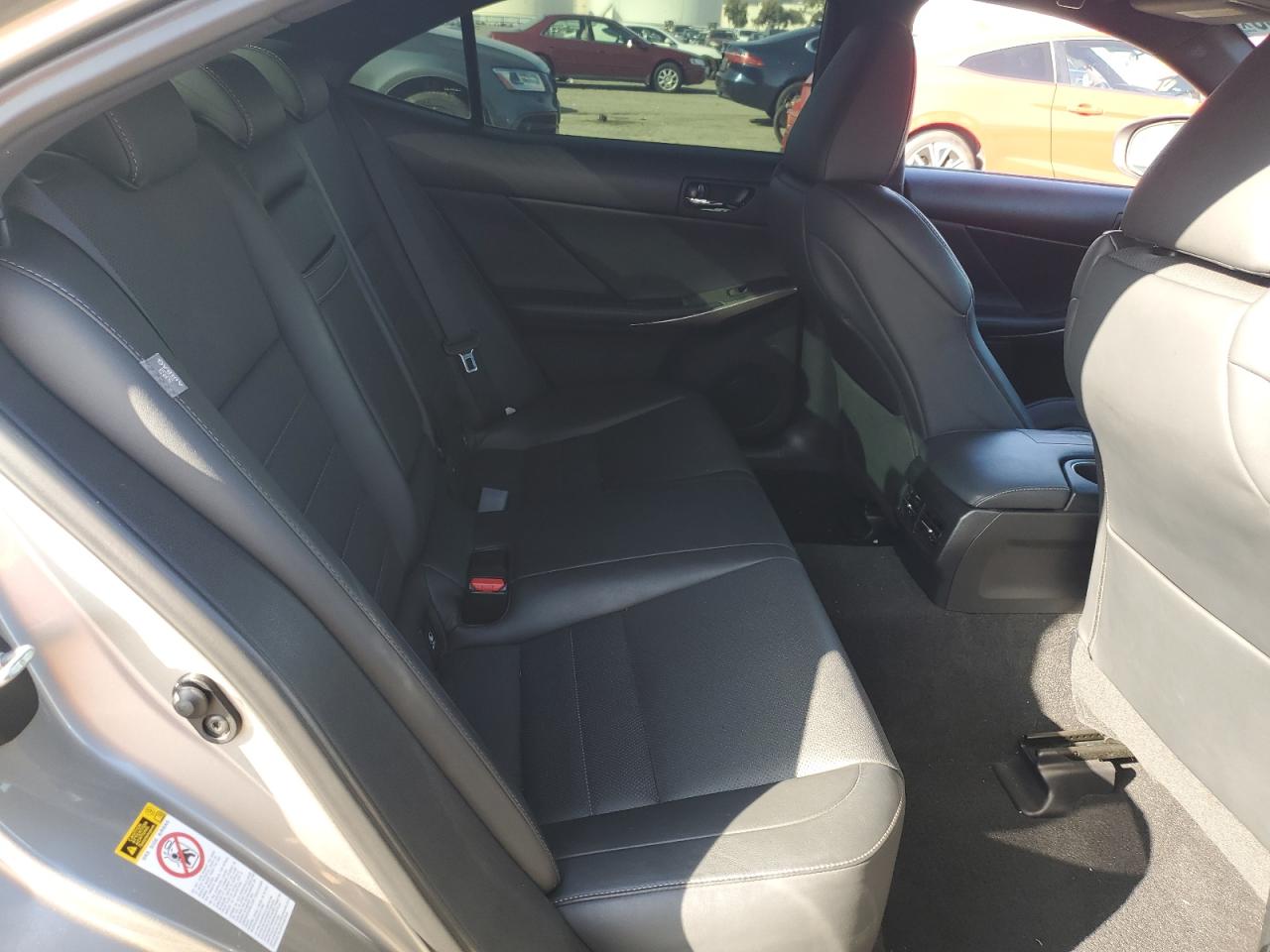 2015 Lexus IS - Image 10