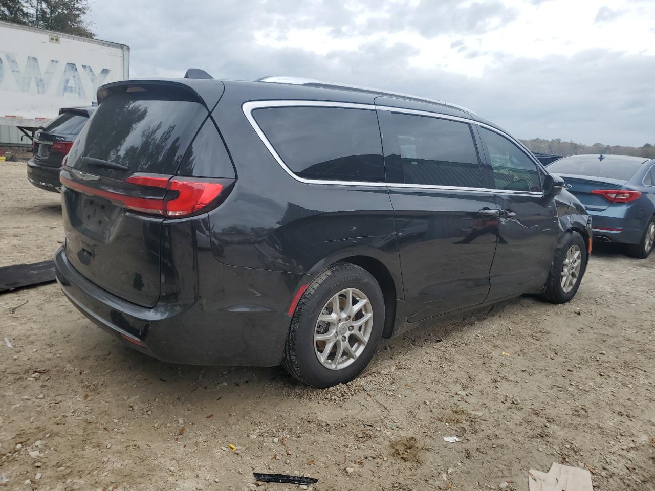 2021 Chrysler Pacifica - Image 3