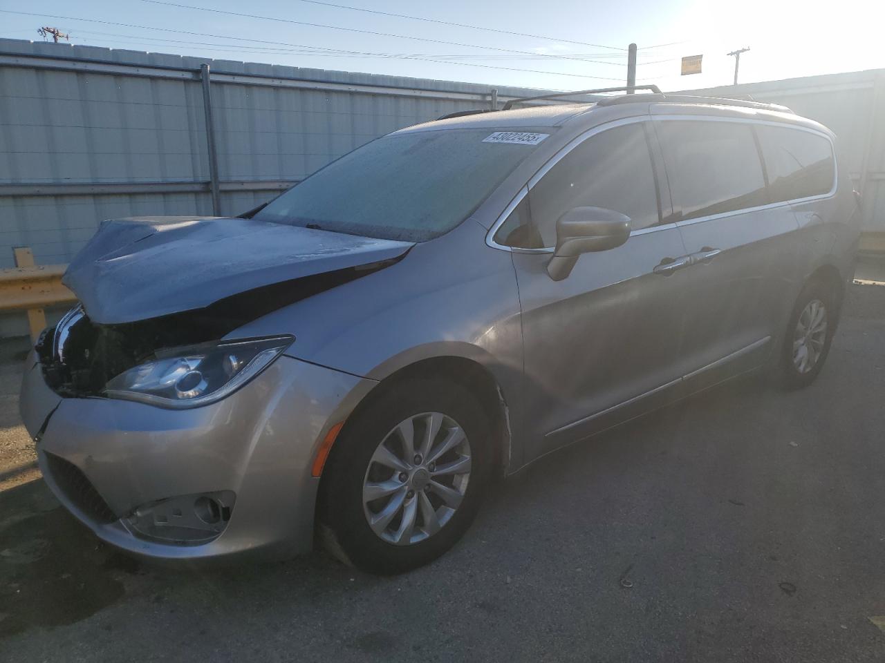 2017 Chrysler Pacifica - Image 1