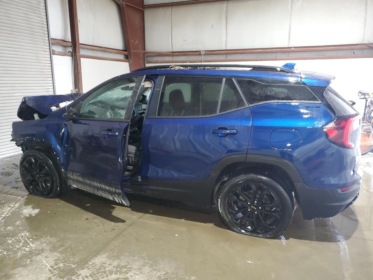 2022 GMC Terrain - Image 2