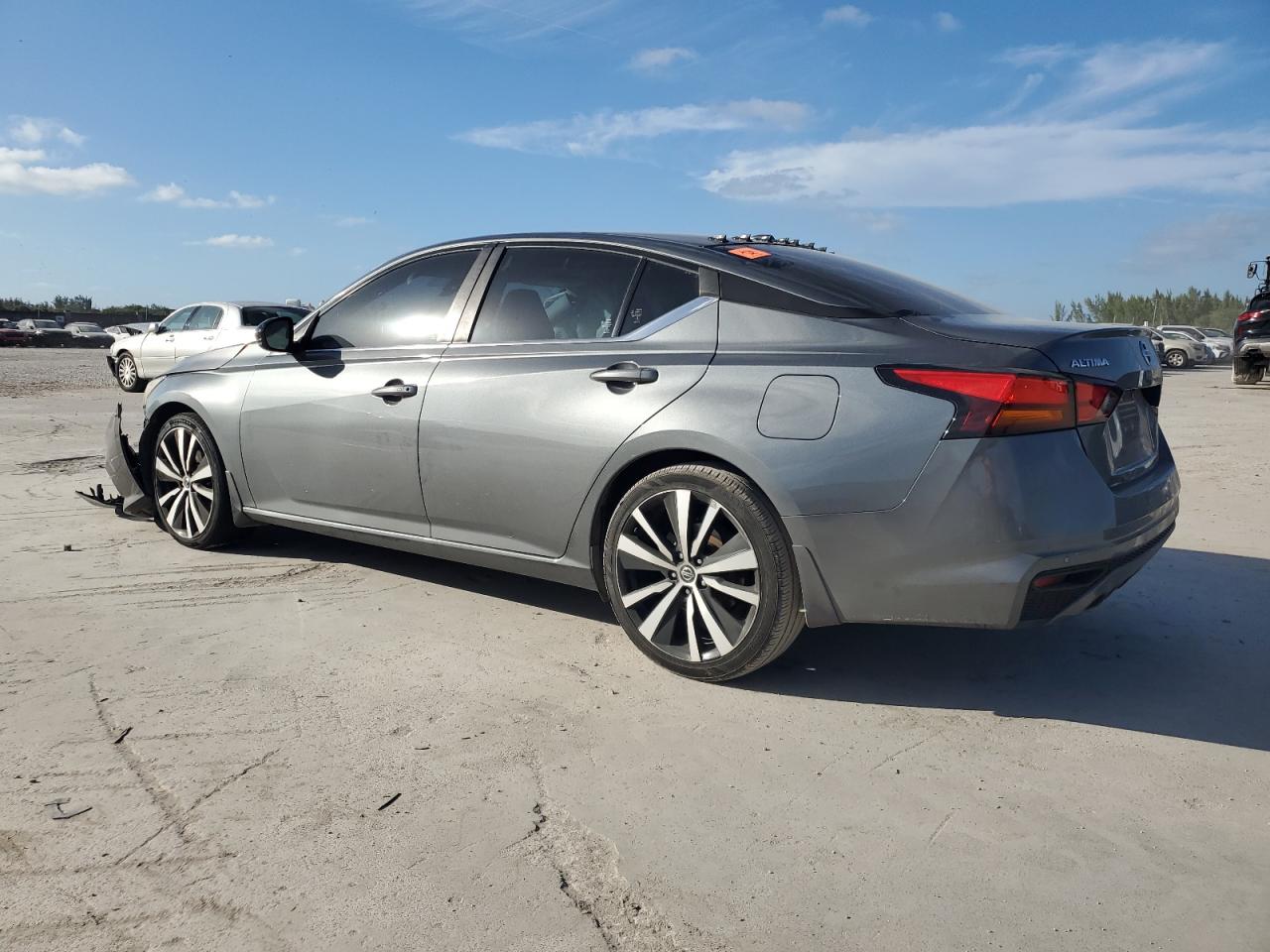 2020 Nissan Altima - Image 2