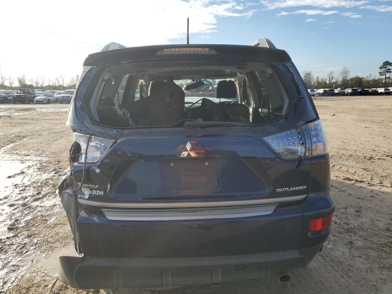 2012 Mitsubishi Outlander - Image 6
