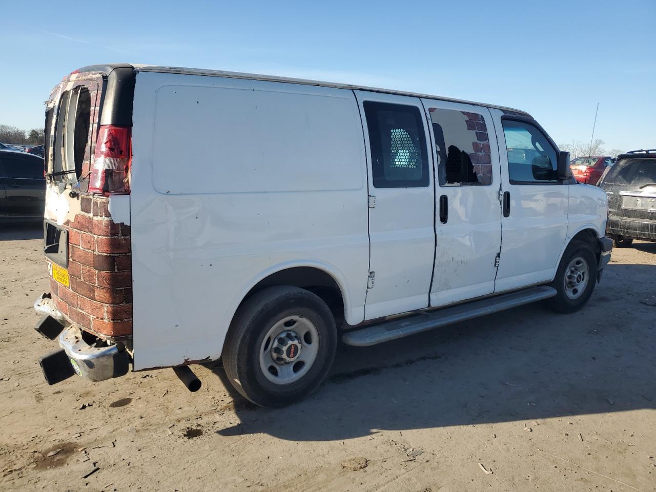 2018 GMC Savana - Image 3