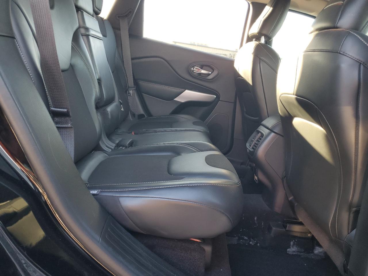 2018 Jeep Grand Cherokee - Image 11