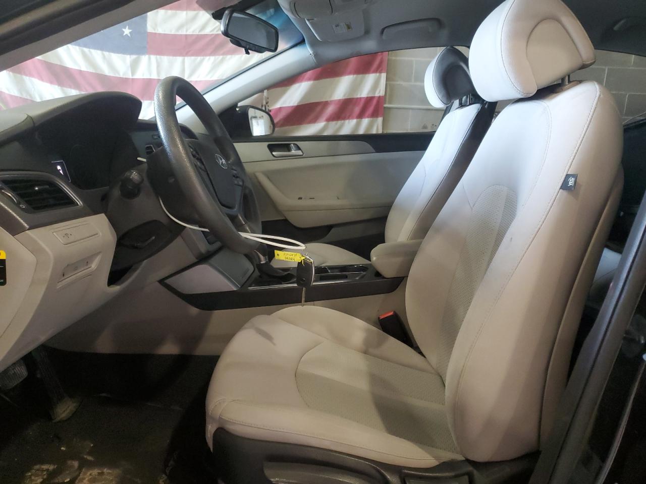 2016 Hyundai Sonata - Image 7