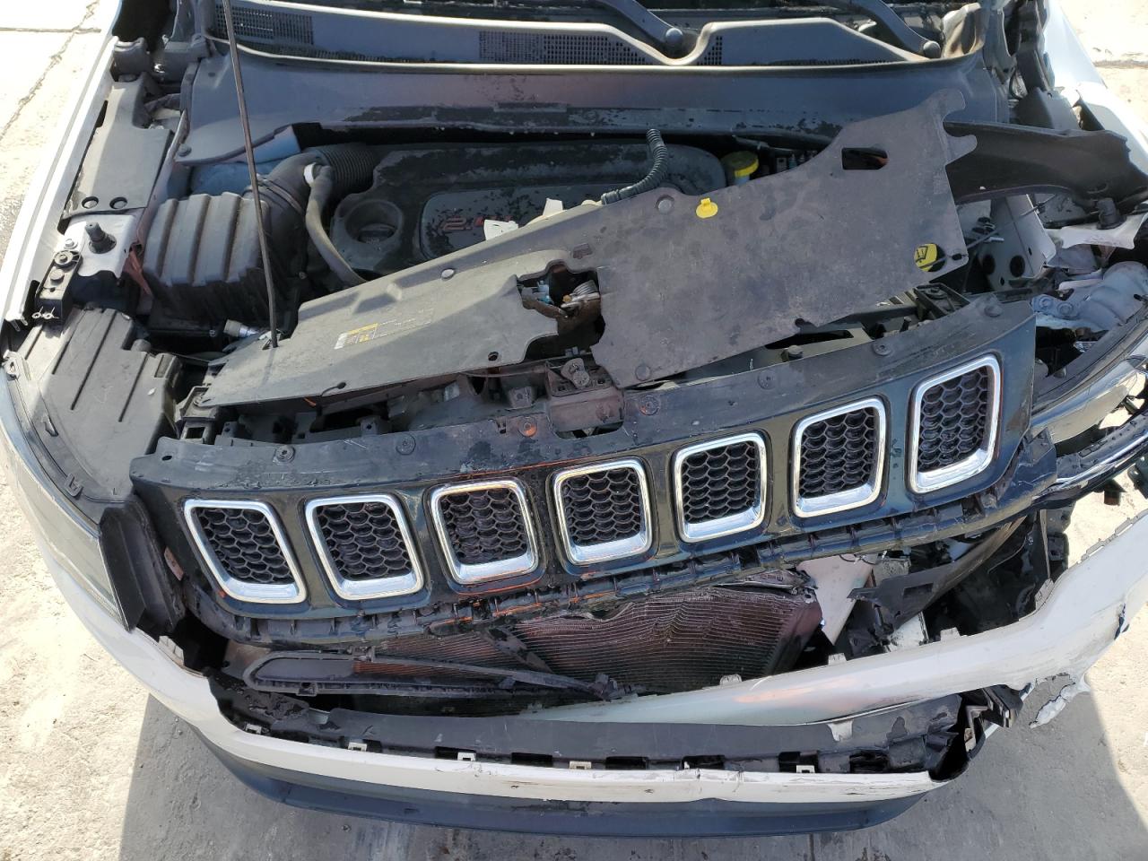 2020 Jeep Compass - Image 12