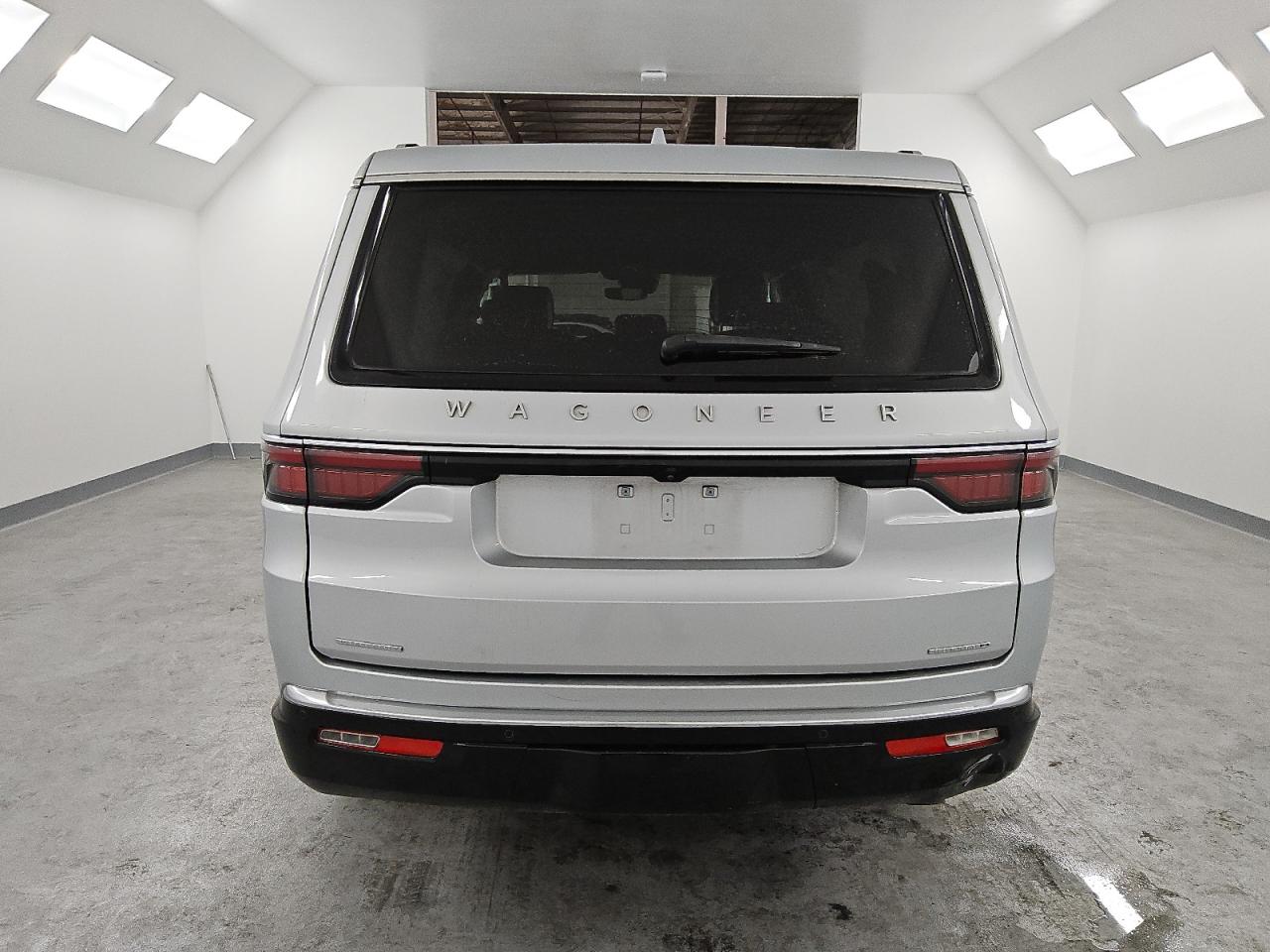 2022 Jeep Grand Wagoneer - Image 6