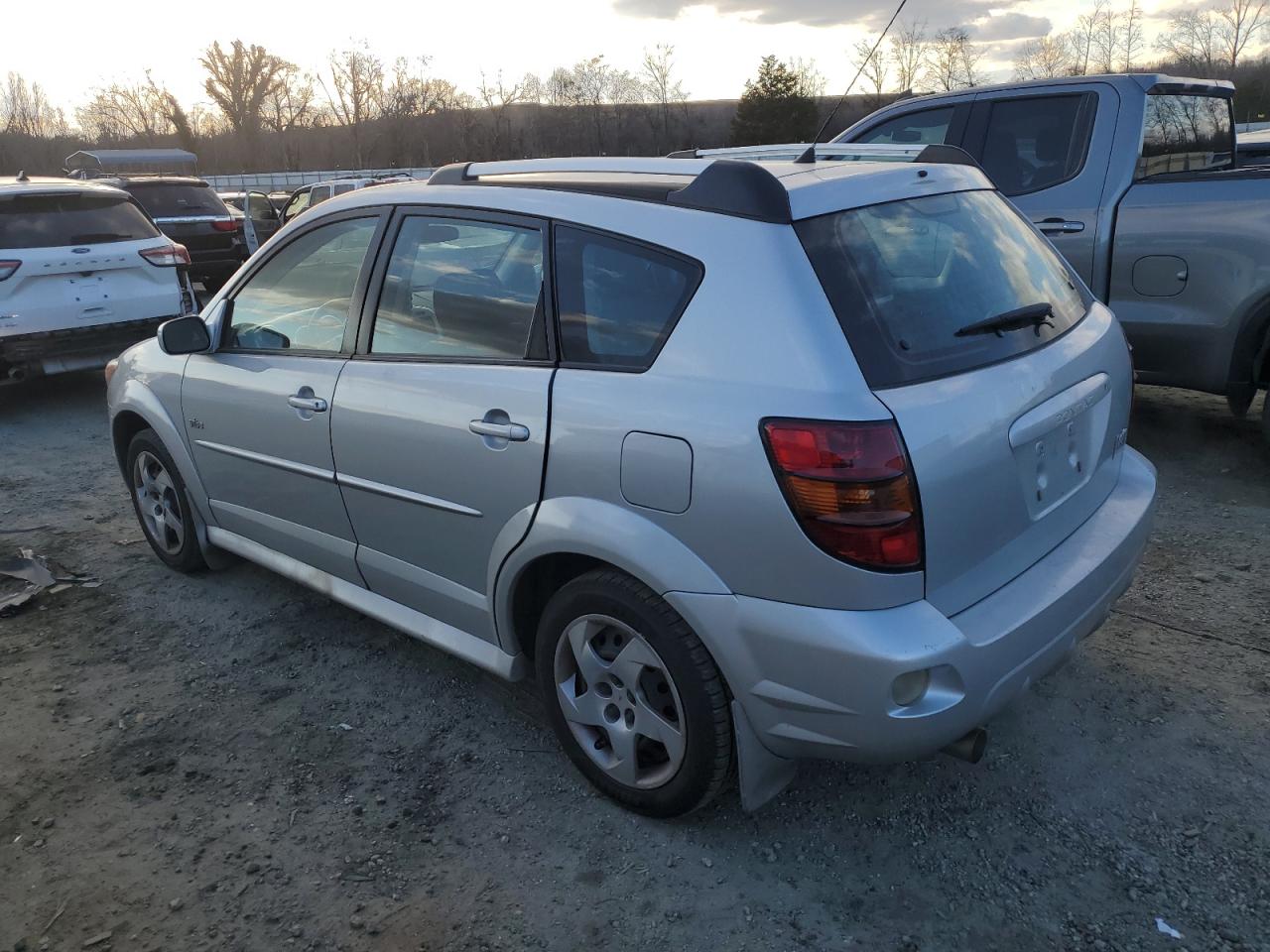 2008 Pontiac Vibe - Image 2