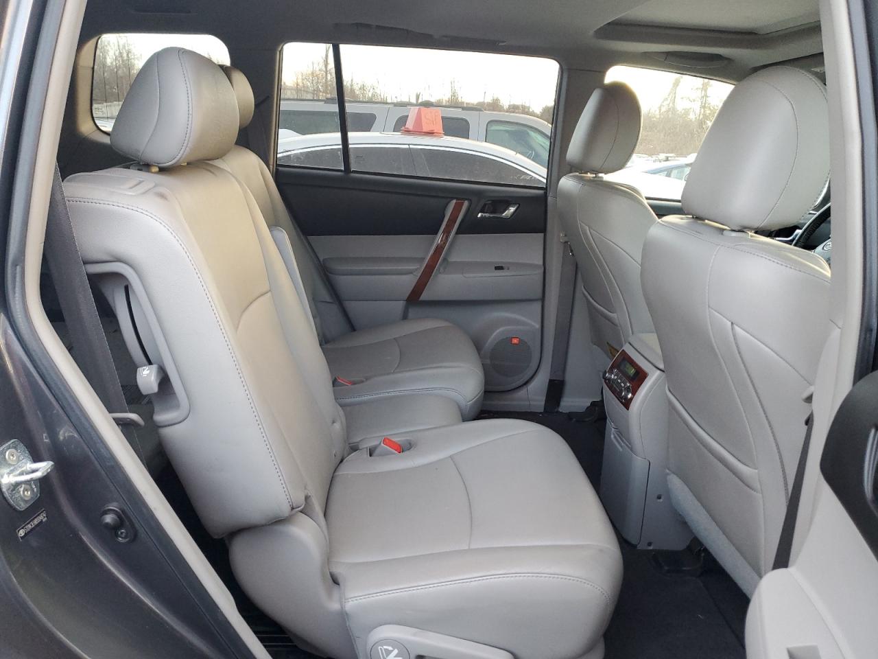 2011 Toyota Highlander - Image 11
