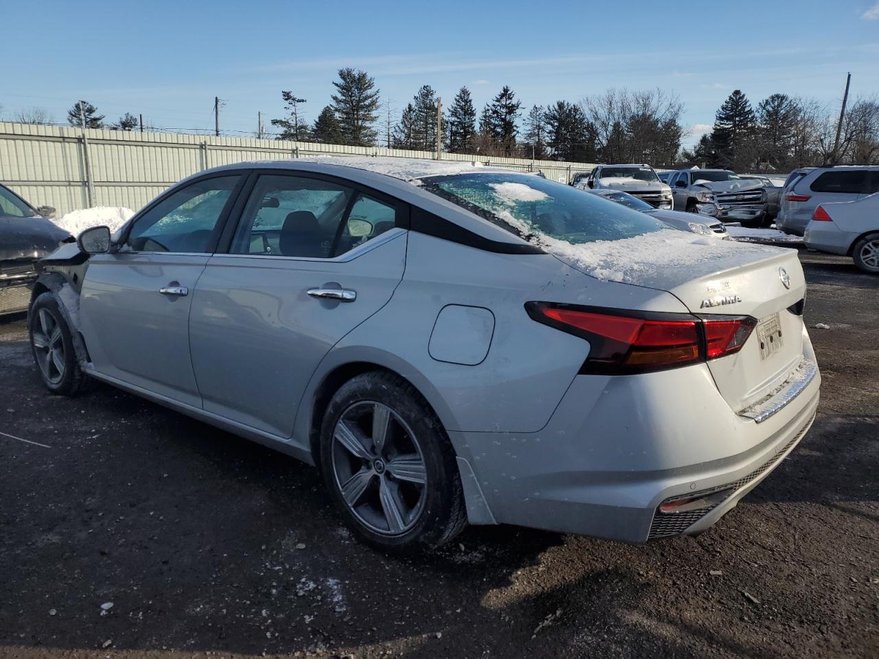 2021 Nissan Altima - Image 2