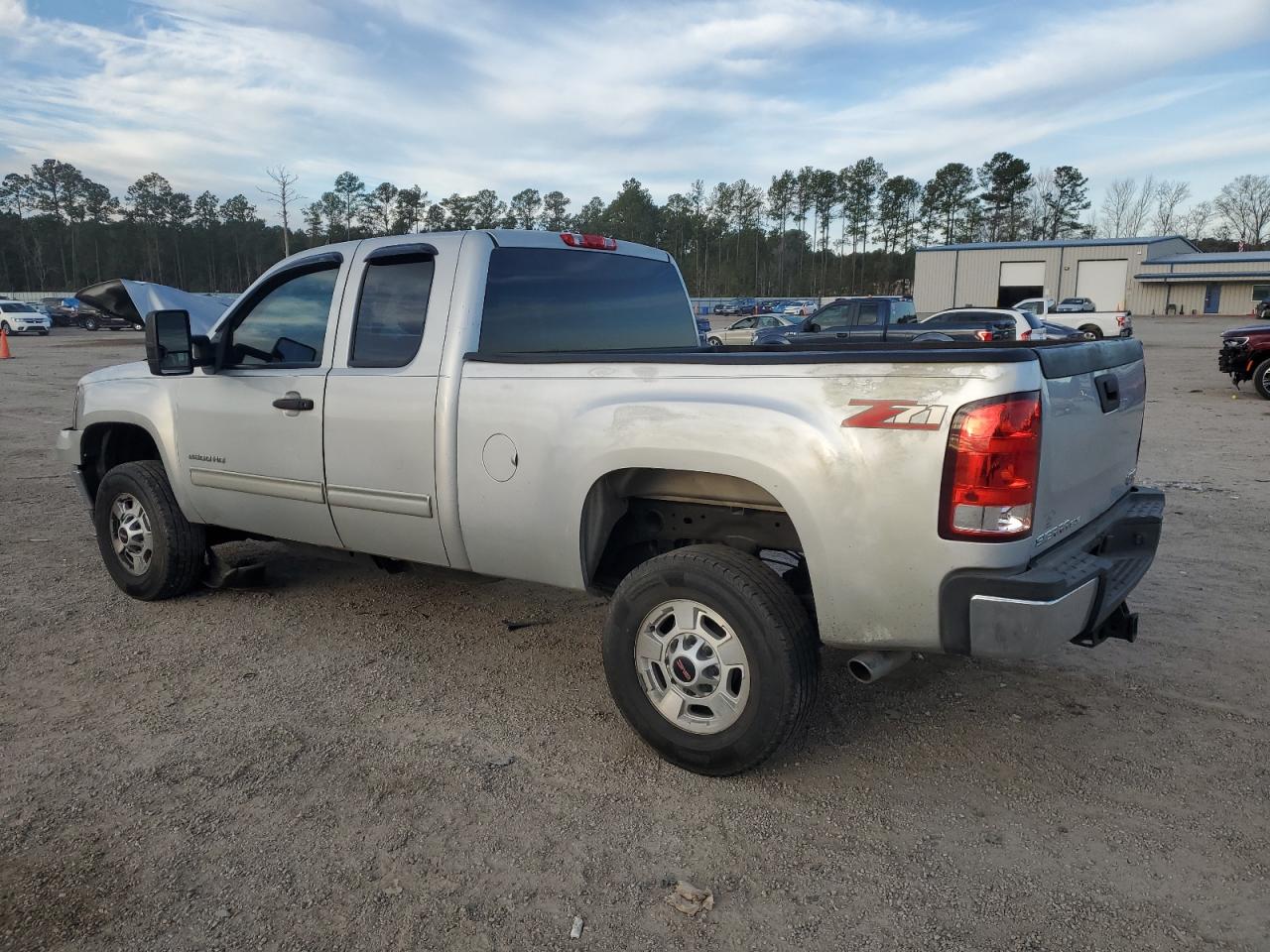 2011 GMC Sierra - Image 2