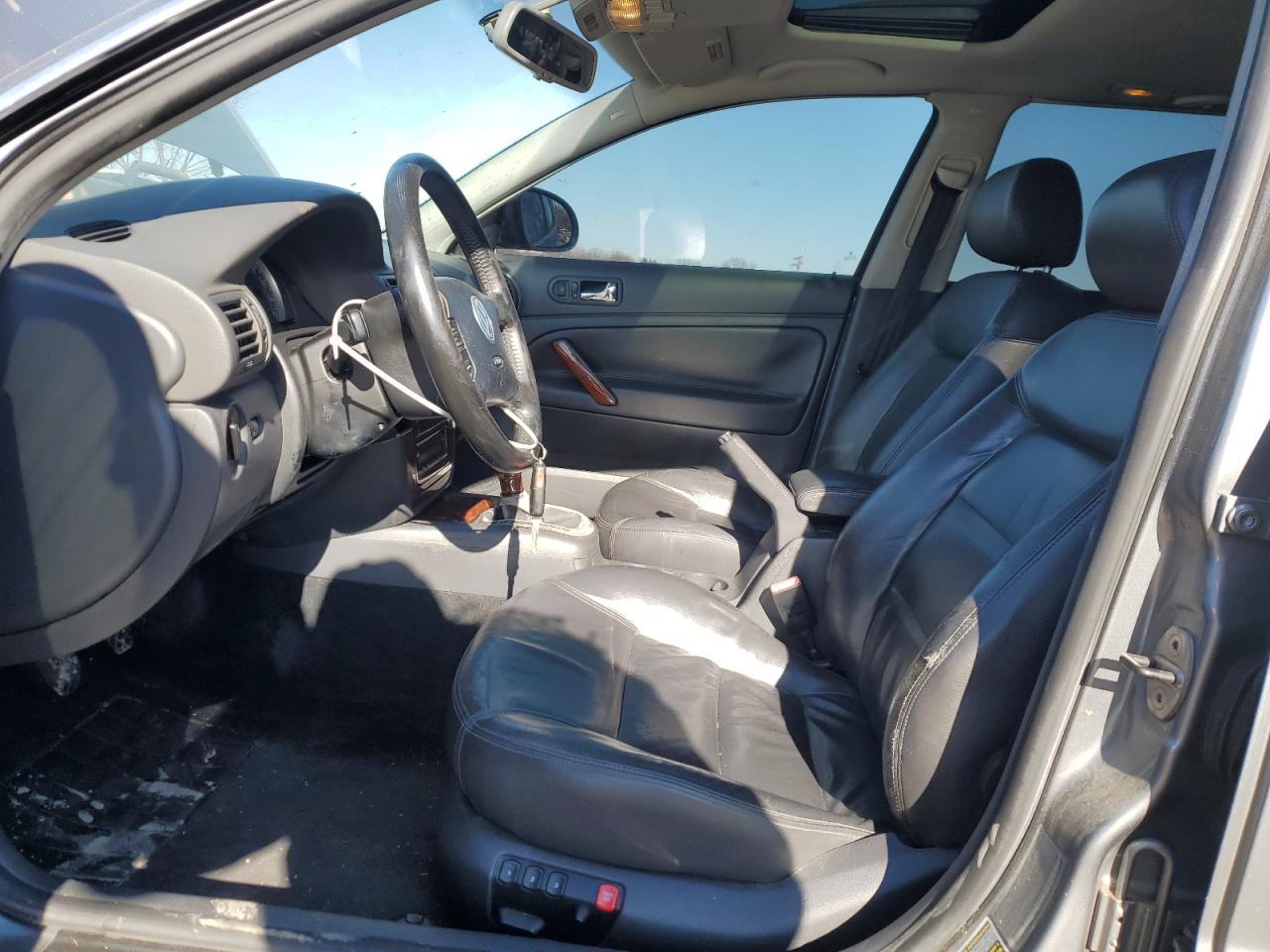 2004 Volkswagen Passat - Image 7