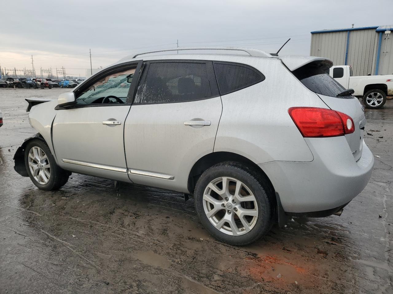 2011 Nissan Rogue - Image 2