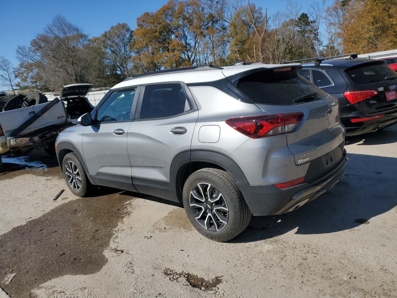 2023 Chevrolet TrailBlazer - Image 2