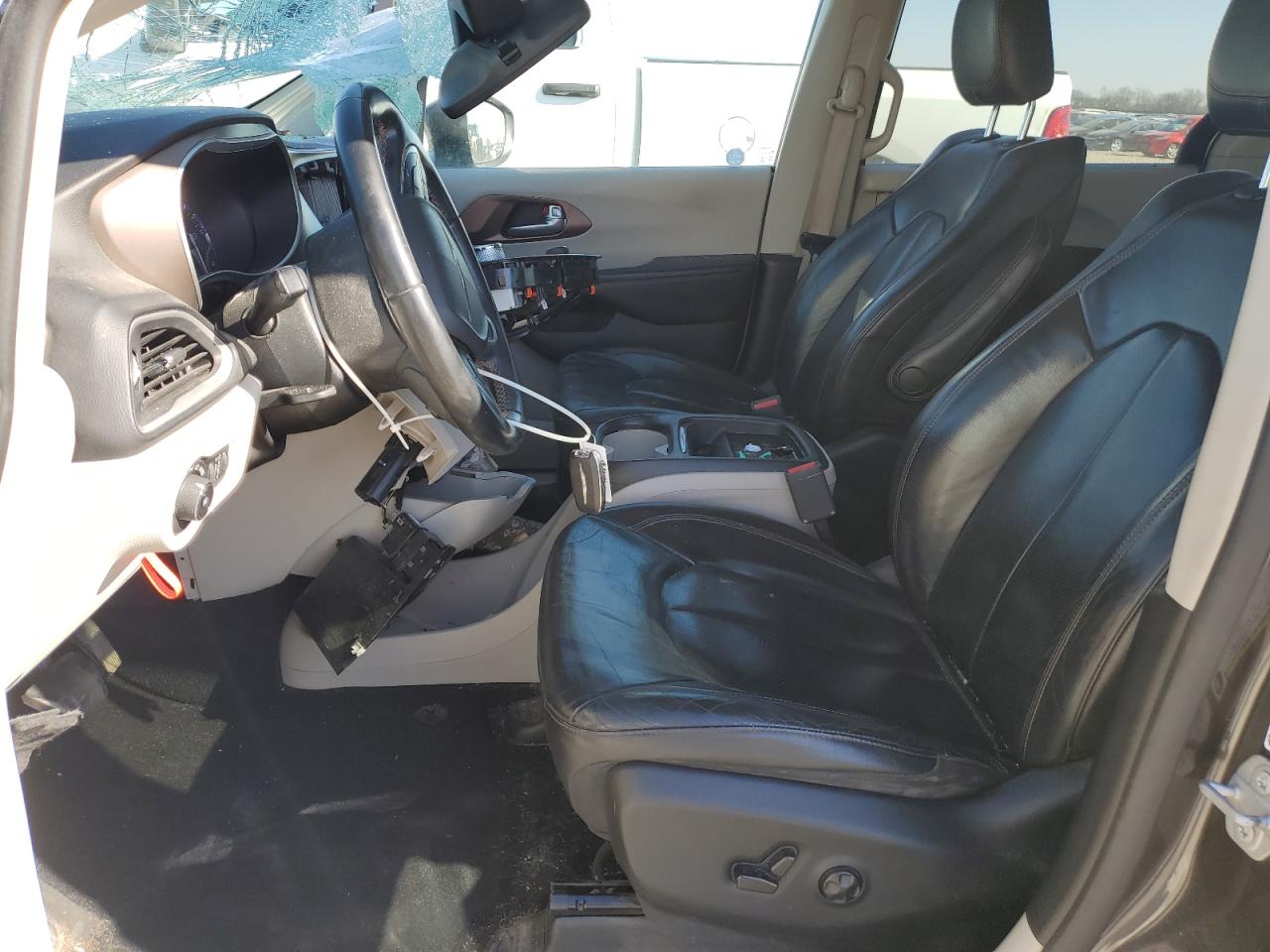 2018 Chrysler Pacifica - Image 7