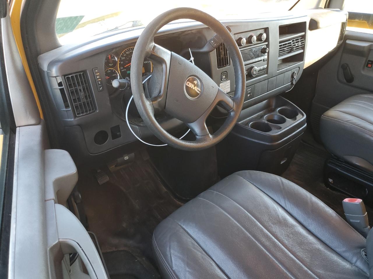 2011 GMC Savana - Image 8