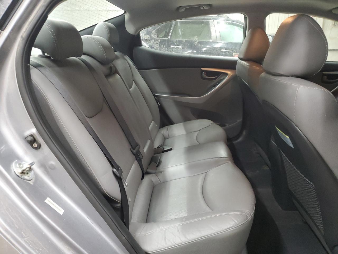 2013 Hyundai Elantra - Image 10