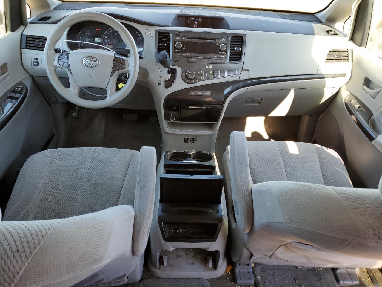 2013 Toyota Sienna - Image 8