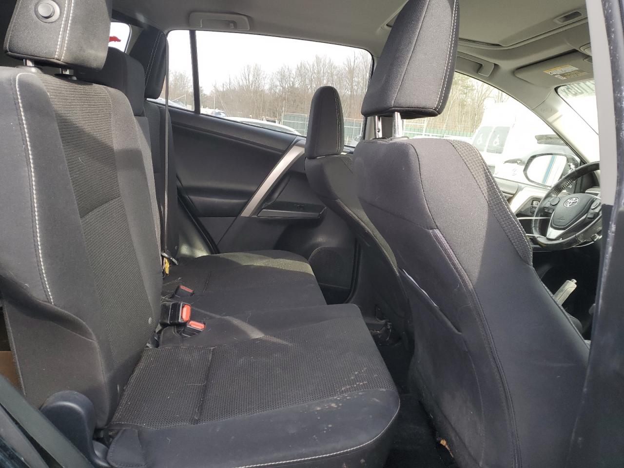 2018 Toyota RAV 4 - Image 11