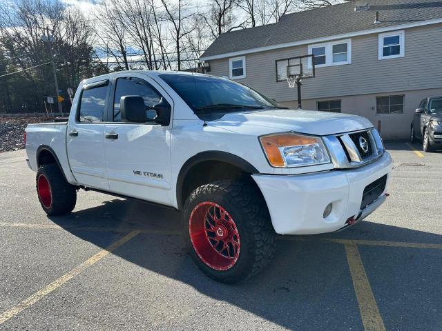 Pickups NISSAN TITAN 2015 Biały