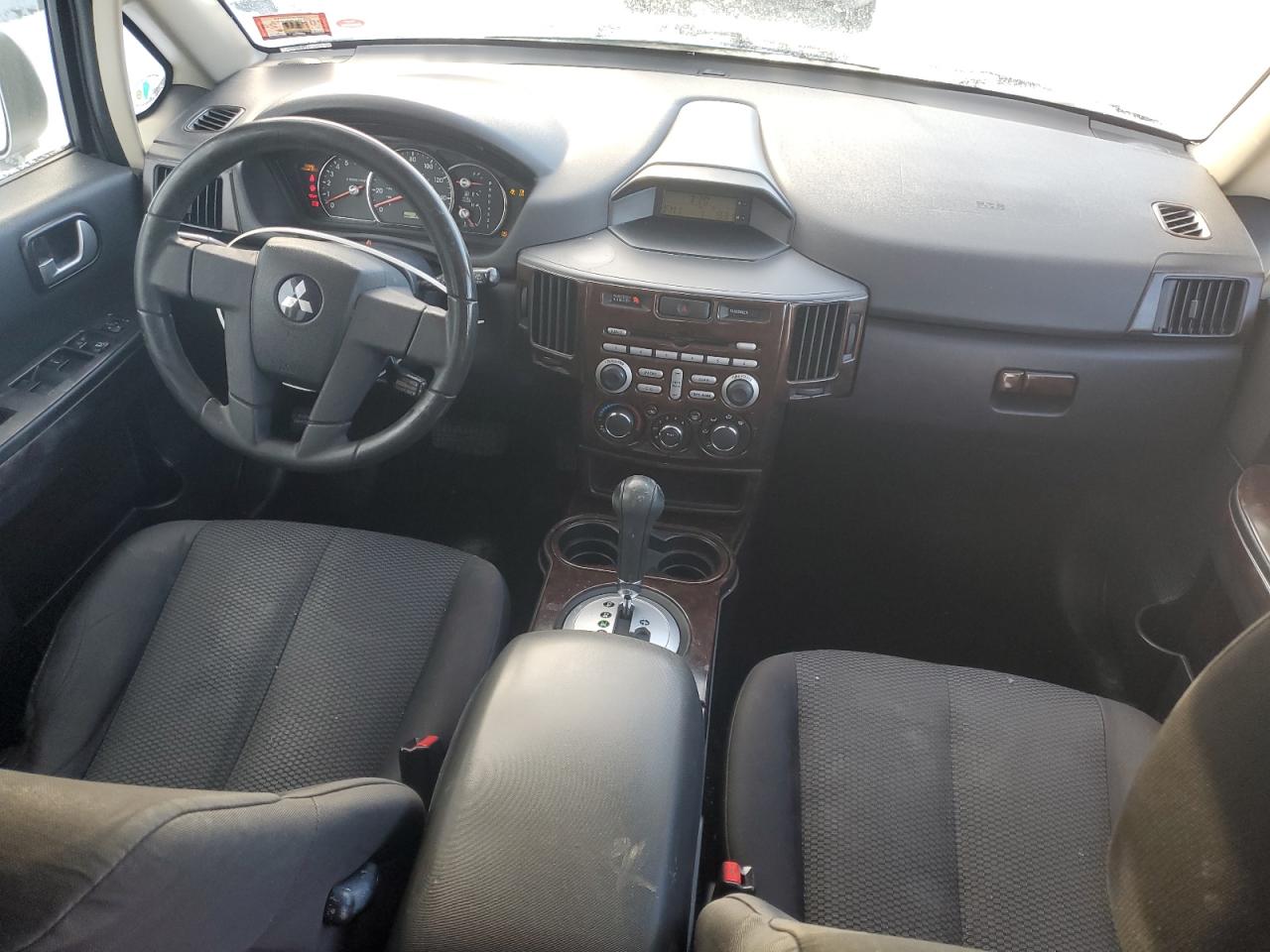 2011 Mitsubishi Endeavor - Image 8
