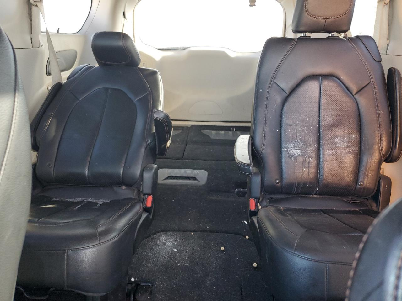 2018 Chrysler Pacifica - Image 10