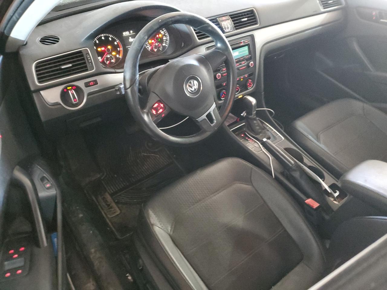 2015 Volkswagen Passat - Image 8