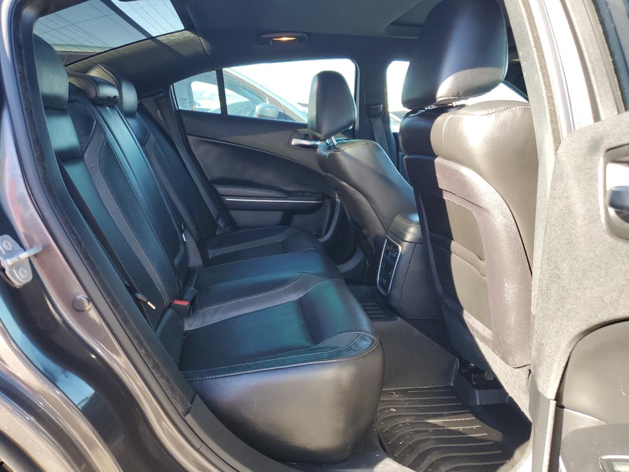2020 Dodge Charger - Image 10