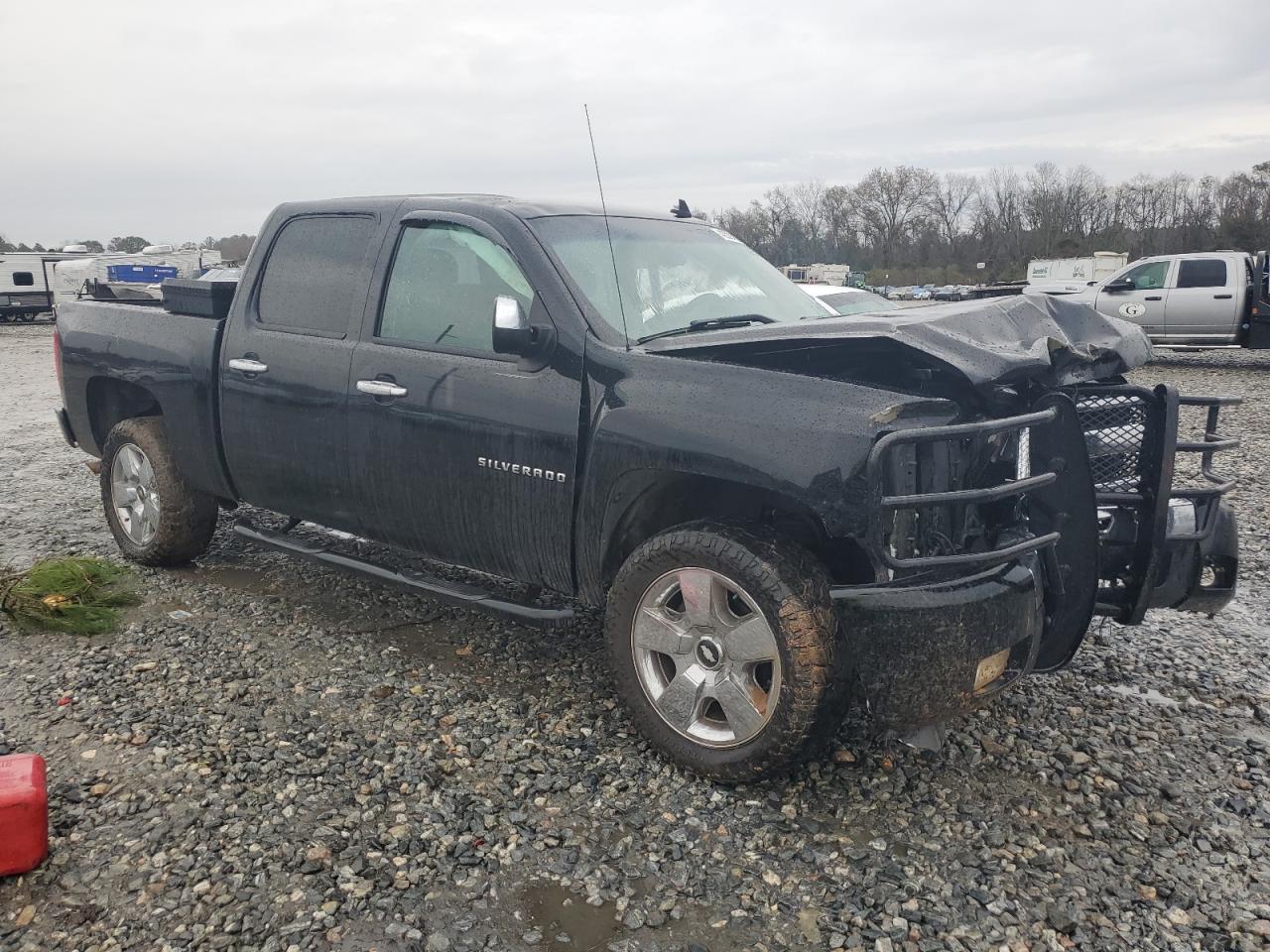 2011 Chevrolet Silverado - Image 4