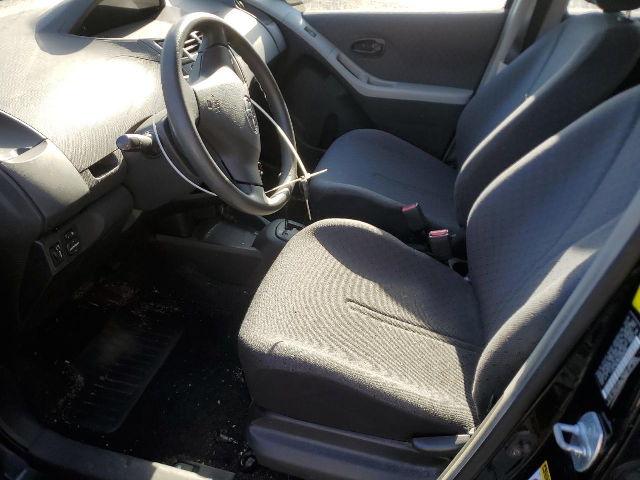 2010 Toyota Yaris - Image 7
