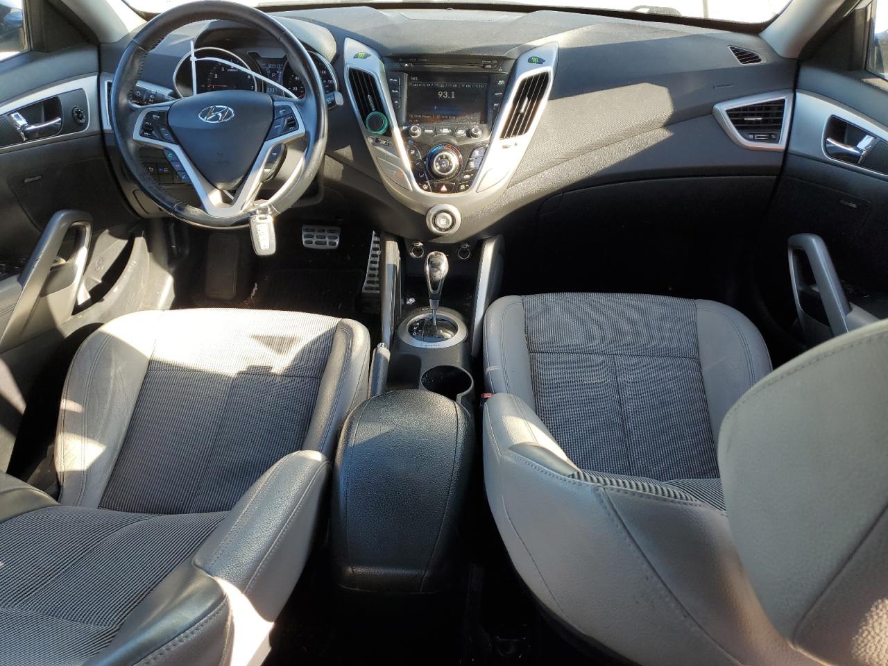 2013 Hyundai Veloster - Image 8