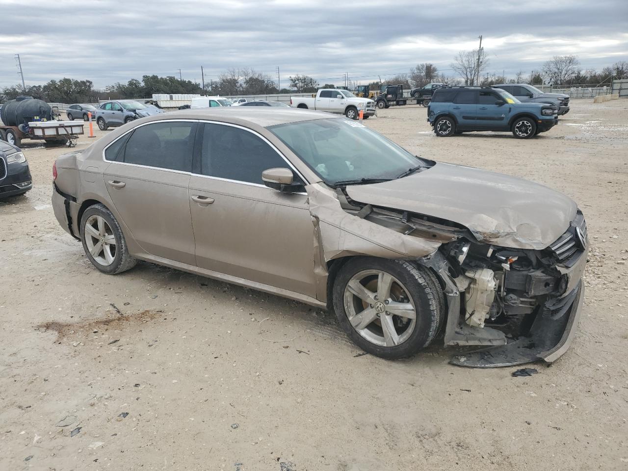 2015 Volkswagen Passat - Image 4